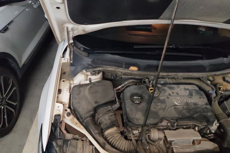 Used Buick Verano 2018 Sedan 20T Dual-Clutch Leading Model Engine Bay Right