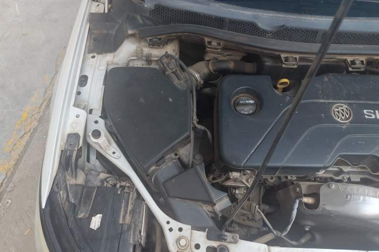 Used Buick Verano 2018 Sedan 15S Automatic Leading Model Engine Bay Right