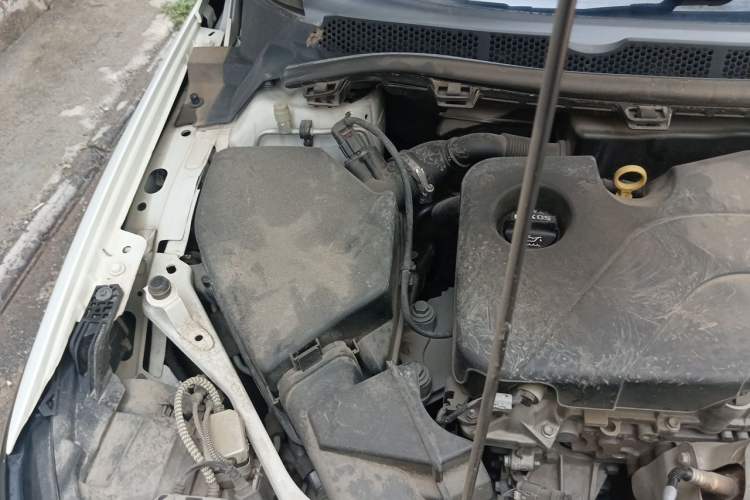 Used Buick Verano 2018 Sedan 15S Automatic Leading Model Engine Bay Right