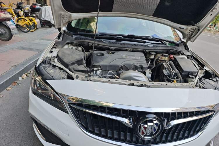 Used Buick Verano 2018 Sedan 15S Automatic Leading Model Engine Bay Right