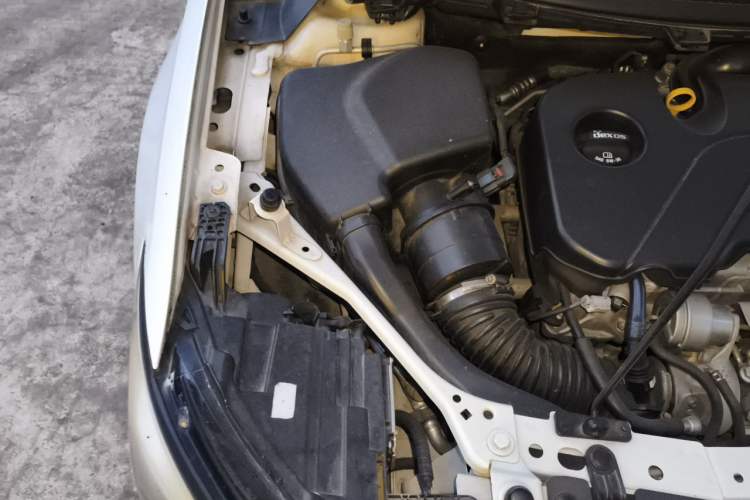 Used Buick Verano 2018 Sedan 20T Dual-Clutch Leading Model Engine Bay Right