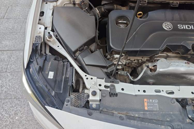 Used Buick Verano 2018 Sedan 15S Automatic Leading Model Engine Bay Right