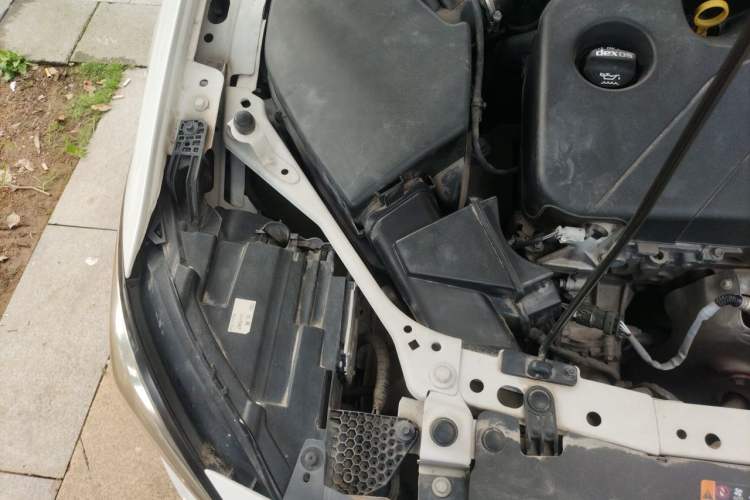 Used Buick Verano 2018 Sedan 15S Automatic Leading Model Engine Bay Right