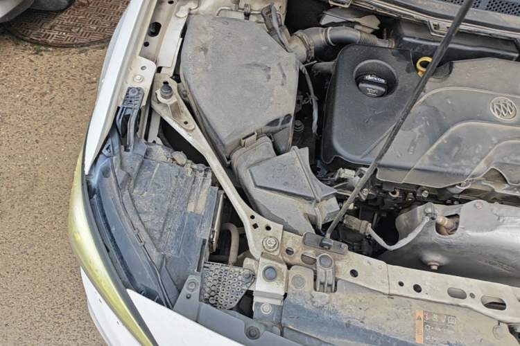 Used Buick Verano 2018 Sedan 15S Automatic Leading Model Engine Bay Right