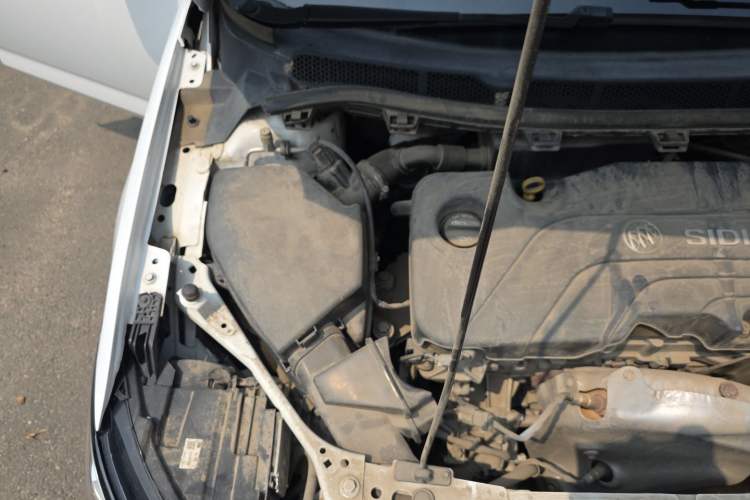 Used Buick Verano 2018 Sedan 15S Automatic Leading Model Engine Bay Right
