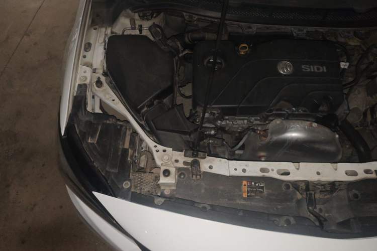 Used Buick Verano 2018 Sedan 15S Automatic Leading Model Engine Bay Right