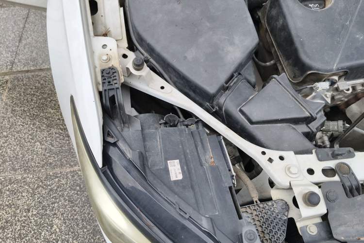 Used Buick Verano 2018 Sedan 15S Automatic Entry Model Engine Bay Right