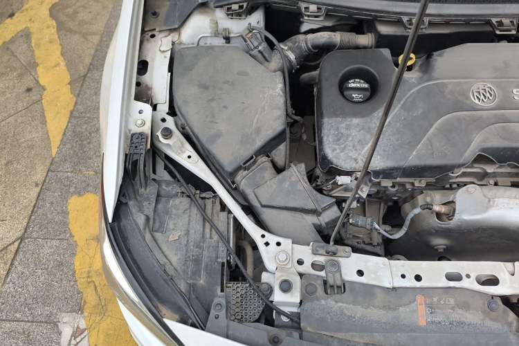 Used Buick Verano 2018 Sedan 15S Automatic Leading Model Engine Bay Right