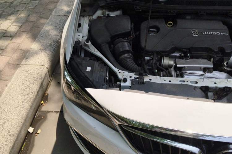 Used Buick Verano 2018 Sedan 20T Dual-Clutch Elite Model Engine Bay Right