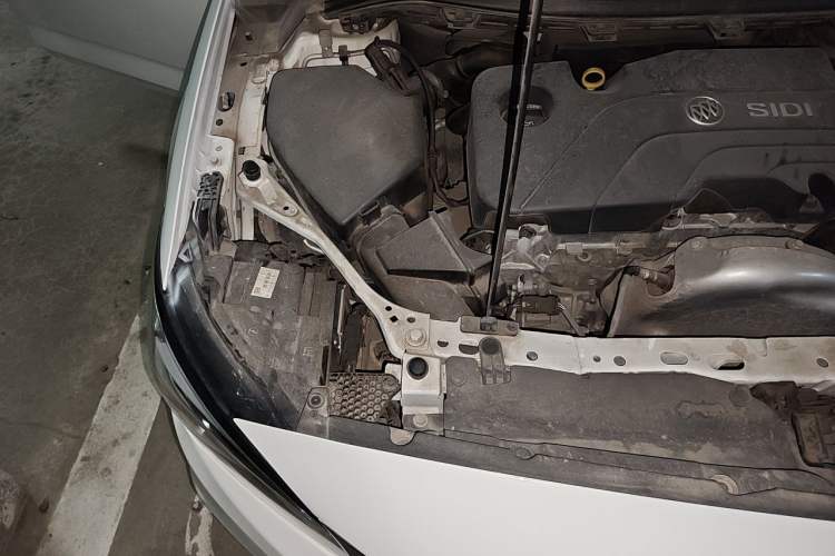 Used Buick Verano 2018 Sedan 15S Automatic Leading Model Engine Bay Right