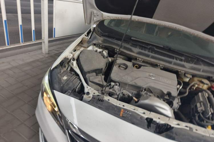 Used Buick Verano 2018 Sedan 15S Automatic Leading Model Engine Bay Right