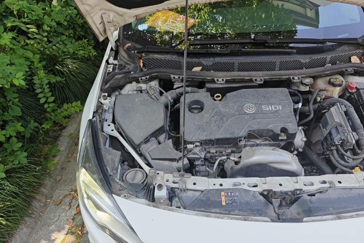 Used Buick Verano 2018 Hatchback 15S Automatic Leading Model Engine Bay Right