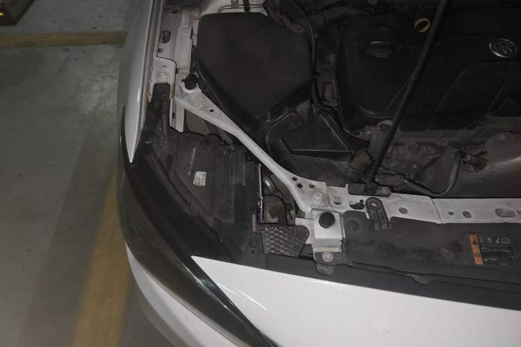 Used Buick Verano 2018 Sedan 15S Automatic Leading Model Engine Bay Right