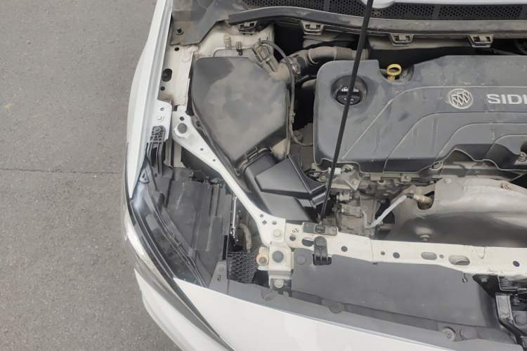 Used Buick Verano 2018 Sedan 15S Automatic Leading Model Engine Bay Right