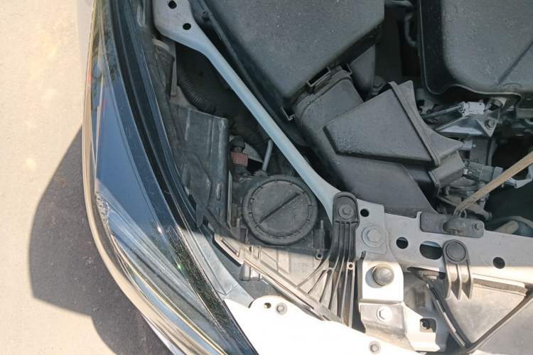Used Buick Verano 2018 Hatchback 15S Automatic Ambition Model Engine Bay Right