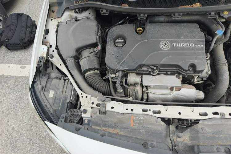 Used Buick Verano 2018 Sedan 20T Dual-Clutch Leading Model Engine Bay Right