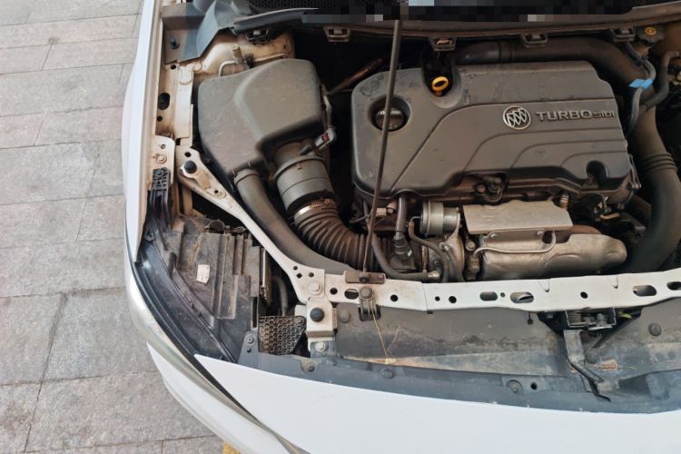 Used Buick Verano 2018 Sedan 20T Dual-Clutch Leading Model Engine Bay Right