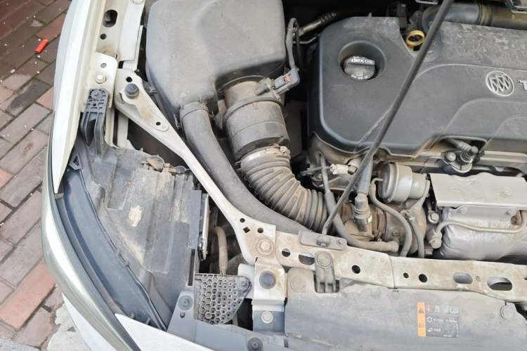Used Buick Verano 2018 Sedan 20T Dual-Clutch Leading Model Engine Bay Right