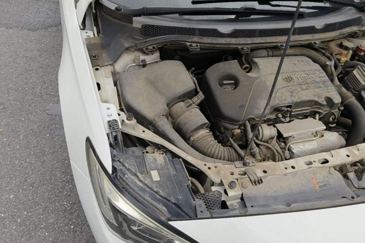 Used Buick Verano 2018 Sedan 20T Dual-Clutch Leading Model Engine Bay Right