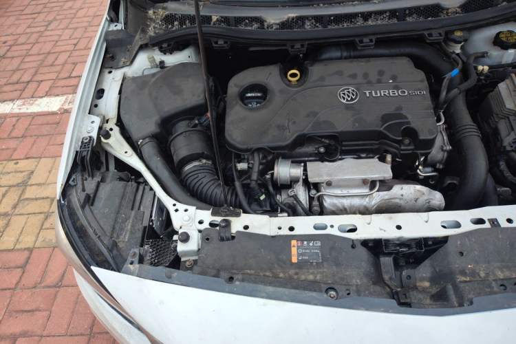 Used Buick Verano 2018 Sedan 20T Dual-Clutch Leading Model Engine Bay Right