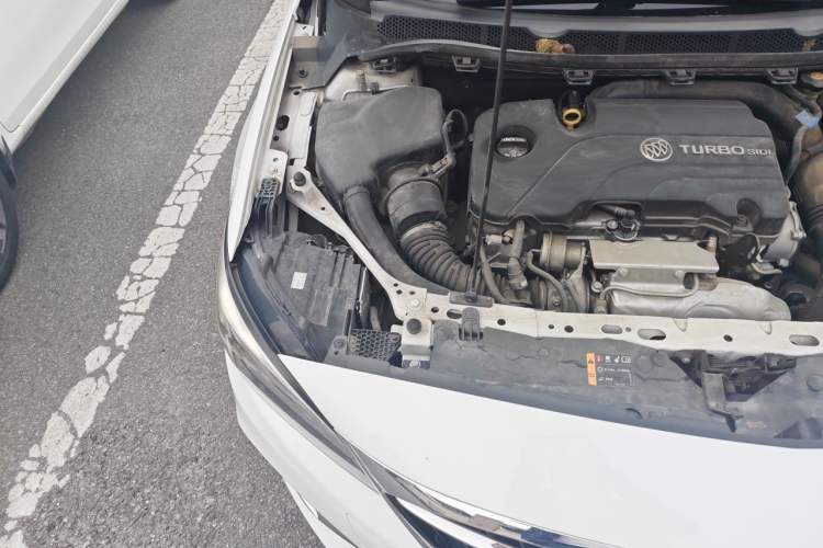 Used Buick Verano 2018 Sedan 20T Dual-Clutch Leading Model Engine Bay Right