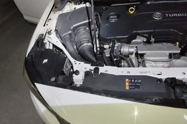 Used Buick Verano 2018 Sedan 20T Dual-Clutch Leading Model Engine Bay Right