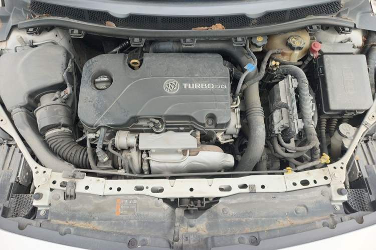 Used Buick Verano 2018 Sedan 20T Dual-Clutch Leading Model Engine Bay