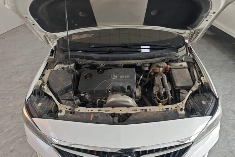 Used Buick Verano 2018 Sedan 15S Automatic Leading Model Engine Bay