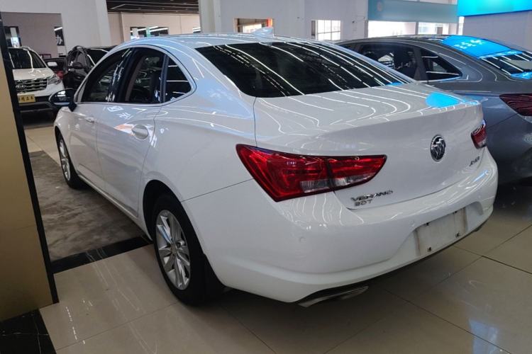 Used Buick Verano 2018 Sedan 20T Dual-Clutch Elite Model Exterior 2
