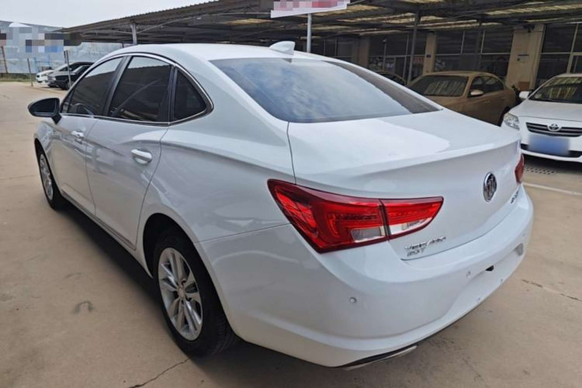 Used Buick Verano 2018 Sedan 20T Dual-Clutch Leading Model Exterior 2