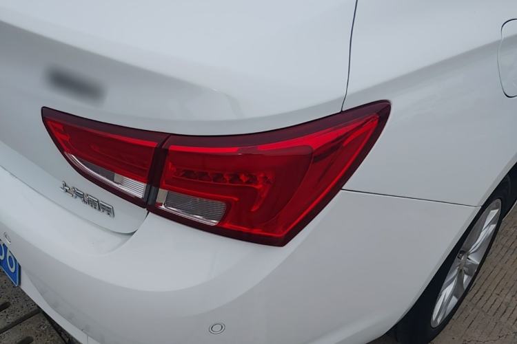 Used Buick Verano 2018 Sedan 20T Dual-Clutch Elite Model Exterior 3