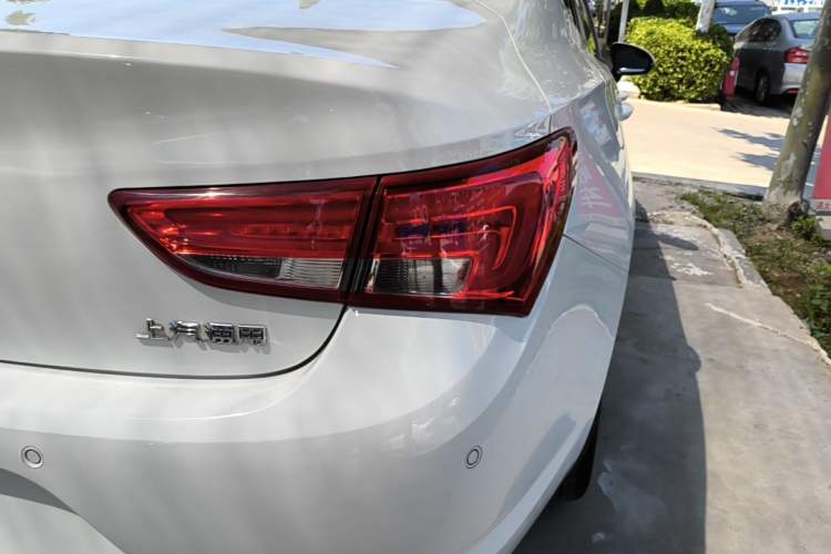 Used Buick Verano 2018 Sedan 20T Dual-Clutch Leading Model Exterior 3