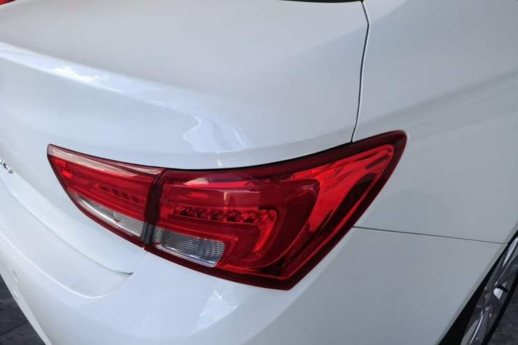 Used Buick Verano 2018 Sedan 15S Automatic Leading Model Exterior 3