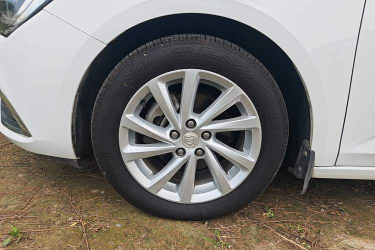 Used Buick Verano 2018 Sedan 15S Automatic Leading Model Exterior 4