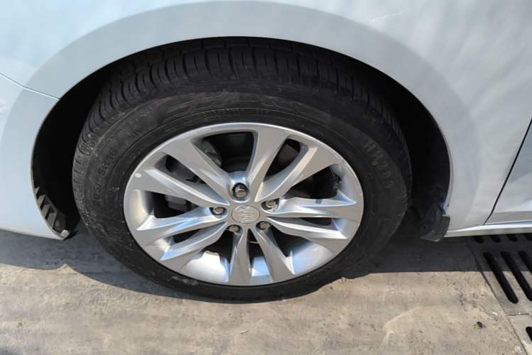 Used Buick Verano 2018 Sedan 20T Dual-Clutch Leading Model Exterior 4