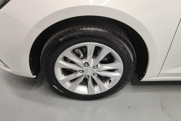 Used Buick Verano 2018 Sedan 20T Dual-Clutch Leading Model Exterior 4