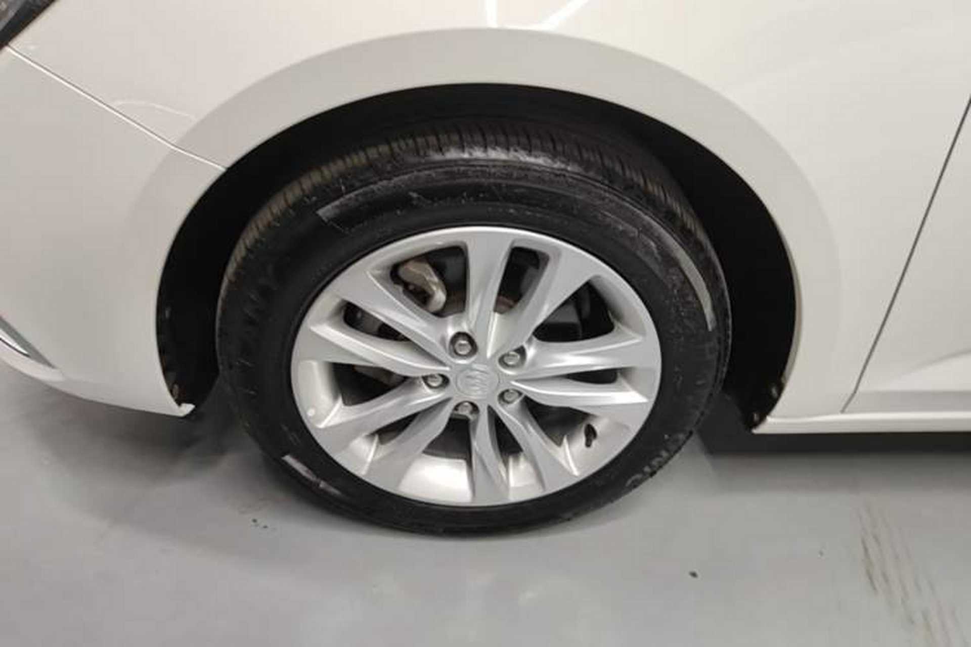 Used Buick Verano 2018 Sedan 20T Dual-Clutch Leading Model Exterior 4