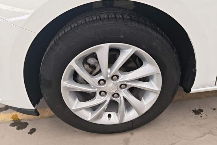 Used Buick Verano 2018 Hatchback 15S Automatic Leading Model Exterior 4