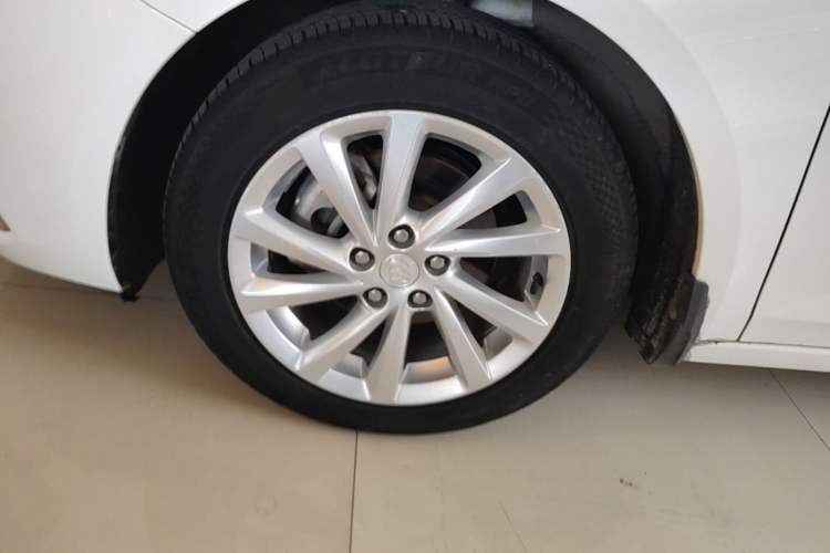 Used Buick Verano 2018 Sedan 15S Automatic Leading Model Exterior 4