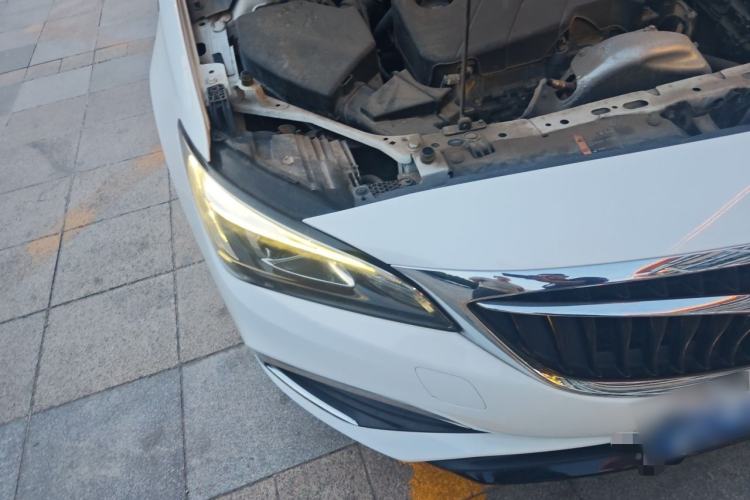 Used Buick Verano 2018 Sedan 15S Automatic Leading Model Exterior 6