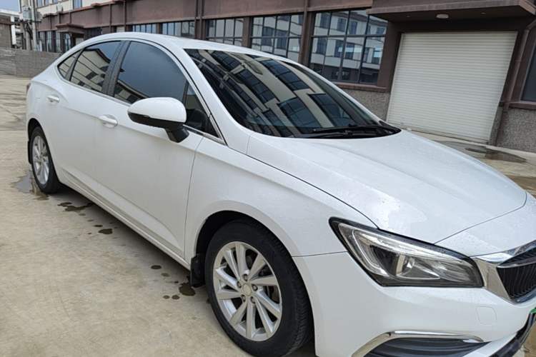 Used Buick Verano 2018 Sedan 15S Automatic Leading Model Front Right 45 Deg