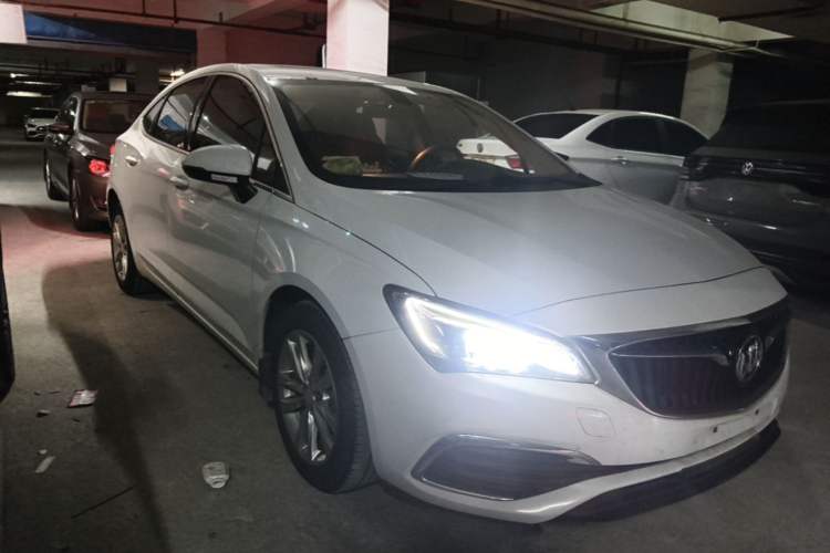 Used Buick Verano 2018 Sedan 20T Dual-Clutch Elite Model Front Right 45 Deg