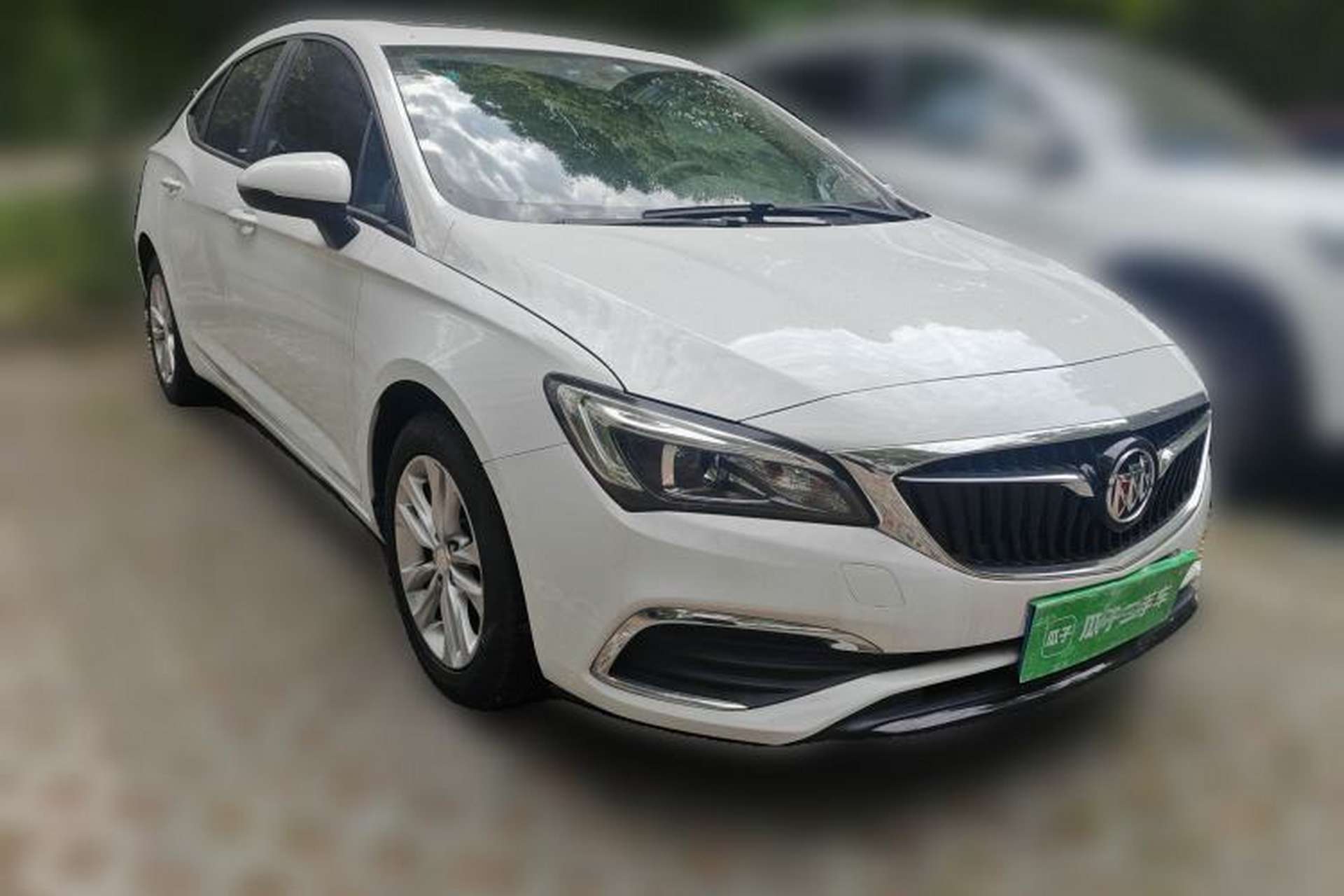 Used Buick Verano 2018 Sedan 20T Dual-Clutch Leading Model Front Right 45 Deg