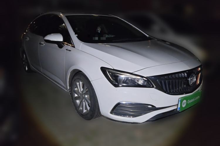 Used Buick Verano 2018 Sedan 15S Automatic Leading Model Front Right 45 Deg