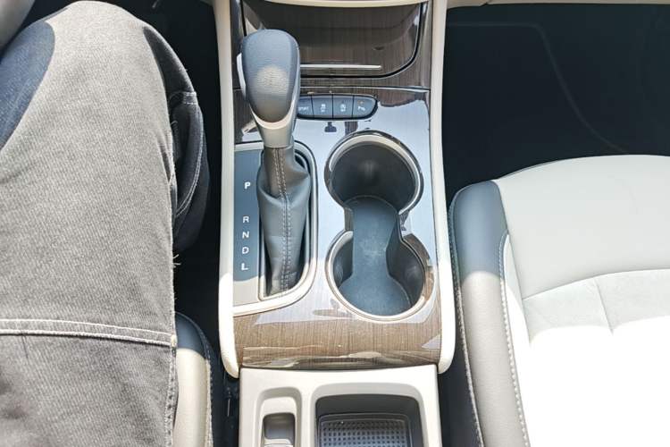 Used Buick Verano 2018 Sedan 15S Automatic Leading Model Gear Lever