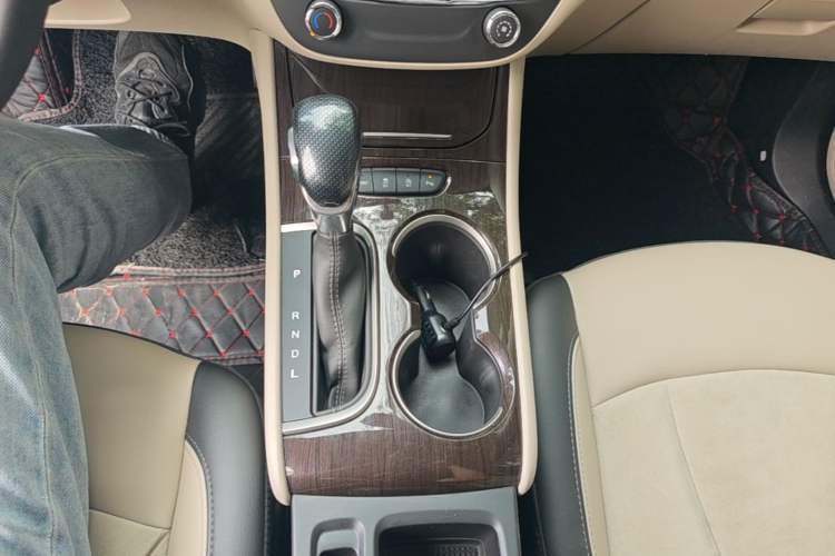 Used Buick Verano 2018 Sedan 15S Automatic Leading Model Gear Lever