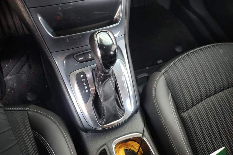 Used Buick Verano 2018 Hatchback 15S Automatic Leading Model Gear Lever