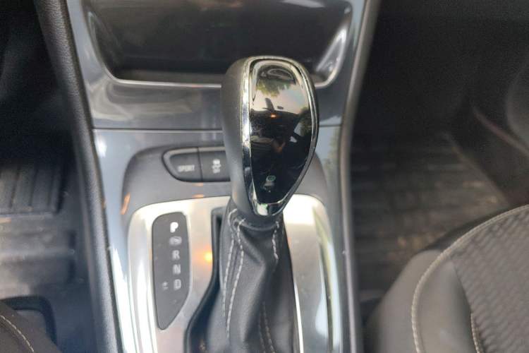 Used Buick Verano 2018 Hatchback 15S Automatic Leading Model Gear Lever