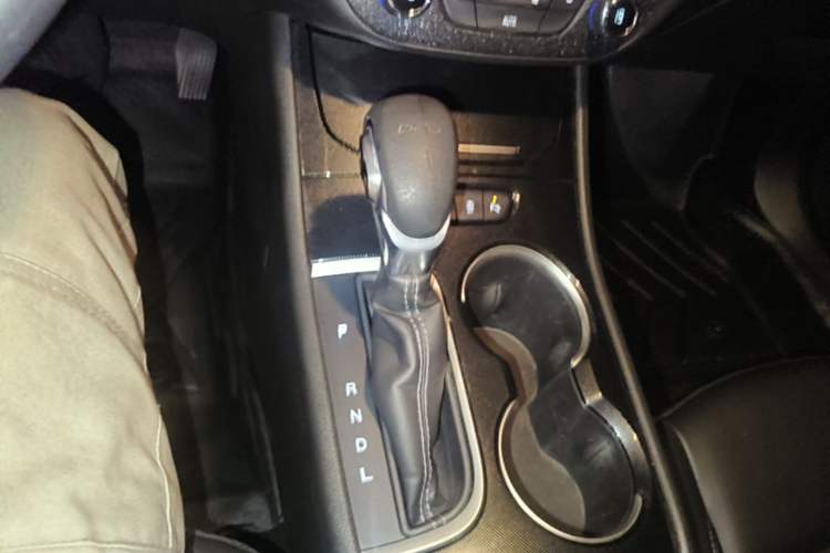 Used Buick Verano 2018 Sedan 20T Dual-Clutch Luxury Model Gear Lever
