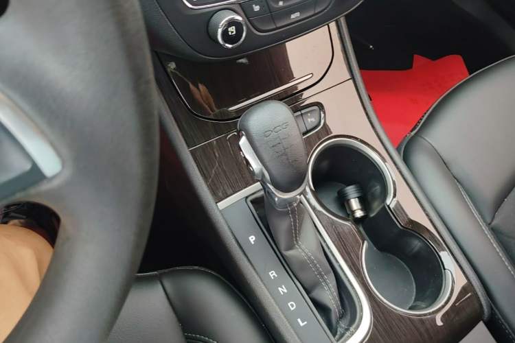 Used Buick Verano 2018 Sedan 20T Dual-Clutch Elite Model Gear Lever